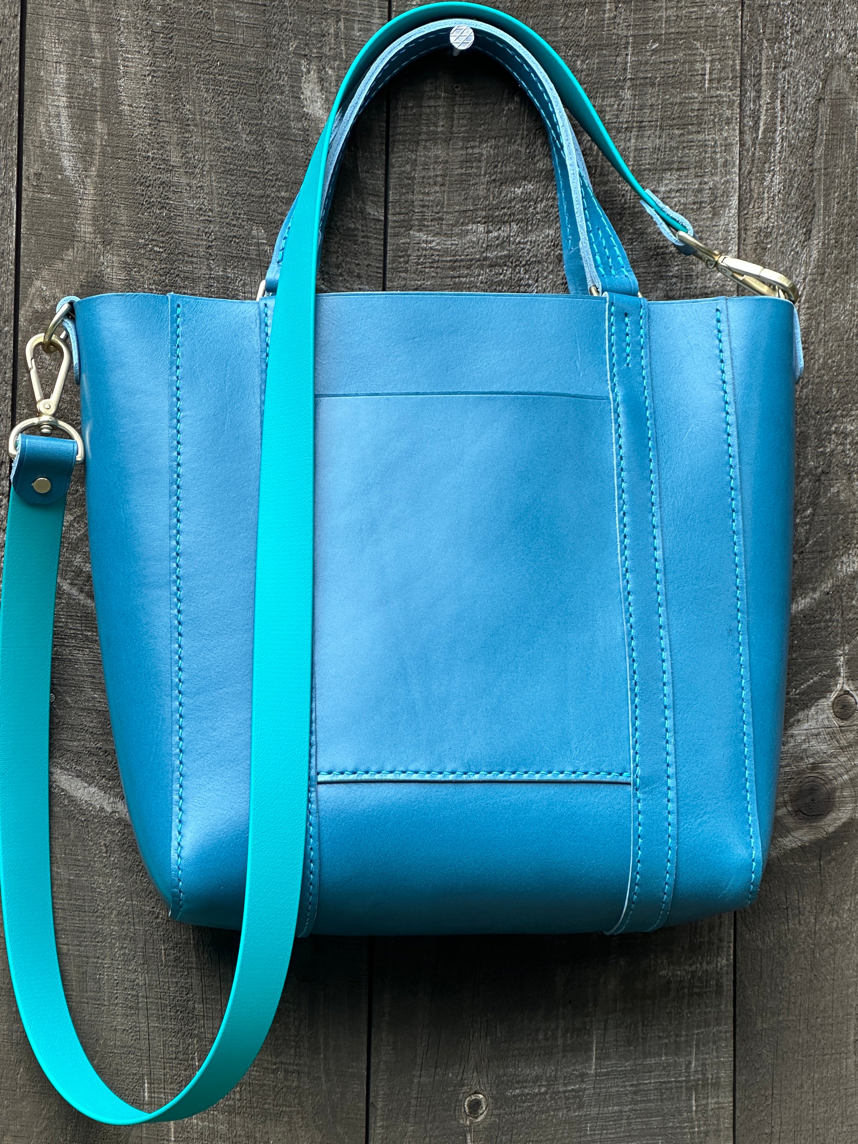 Ocean Blue/Mediterranean Large Tote w/Front Exterior Pocket